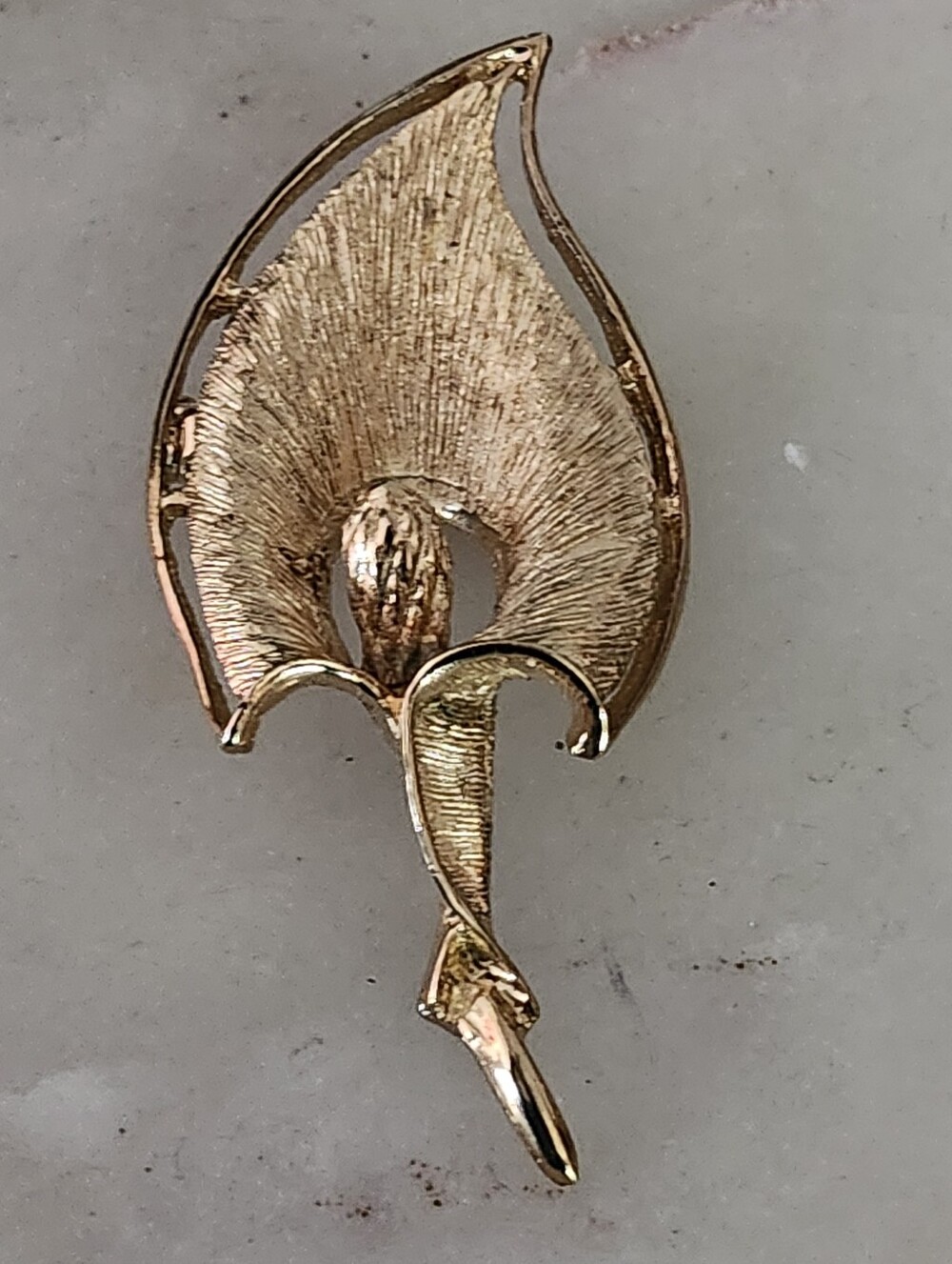 Vtg Gold Tone Calla Lilly Brooch